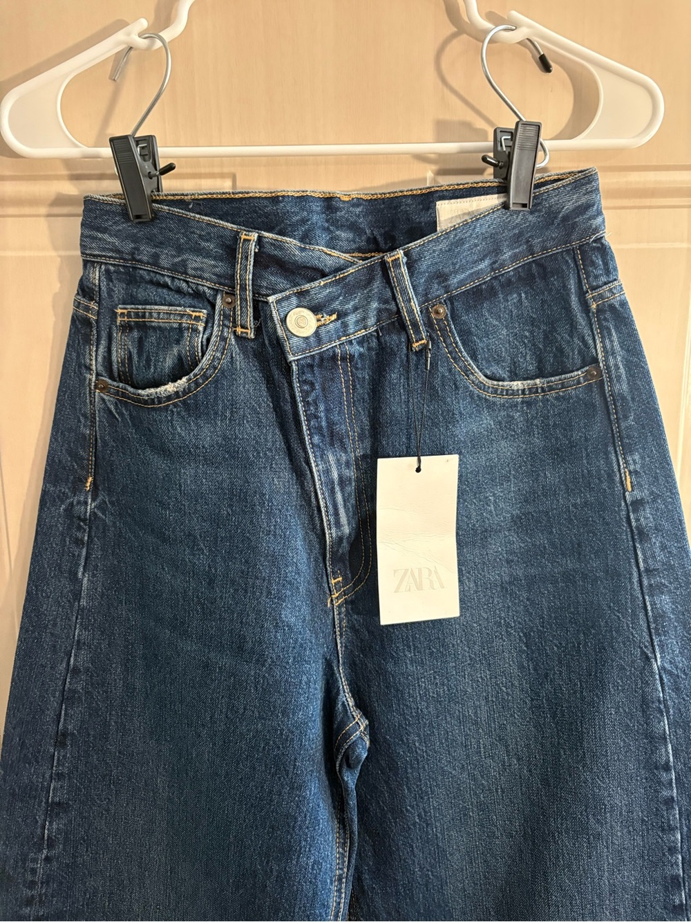 Zara Women’s size 2 NWT Denim Barrel jeans midrise asymmetrical button-fly - Picture 2 of 8